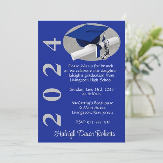 Pet & Diploma Royal Blue Geborsteld Zilver Afstude Kaart (Staand voorkant)