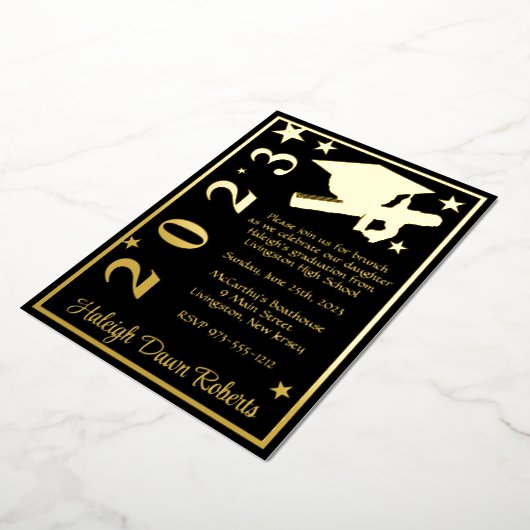 Pet, Diploma, sterren Black & Gold Afstuderen Folie Uitnodiging (Gedraaid)