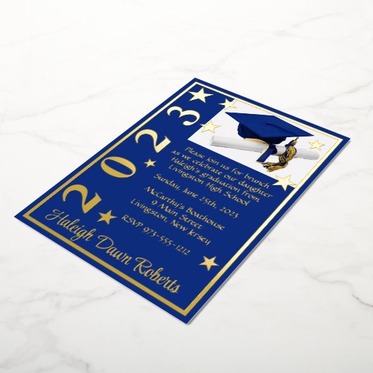 Pet, diploma & sterren, Royal Blue & Gold Afstuder Folie Uitnodiging (Gedraaid)