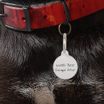 Pet Dog Cat Funny Humor past ID Lost aan Huisdierpenning<br><div class="desc">Dit ontwerp is gemaakt door middel van digitale kunst. Het kan worden aangepast in het gebied dat wordt aangeboden of aangepast door de klik te kiezen om de andere optie aan te passen en de naam, initialen of woorden te wijzigen. U kunt de tekstkleur en de stijl ook veranderen of...</div>
