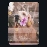 Pet Dog Foto roze lint Chic Gold Glitter Naam iPad Pro Cover<br><div class="desc">Dit moderne ontwerp is voorzien van uw favoriete foto met een roze lintbekleding en gouden glitter polka stippen,  op maat van jouw naam. Perfect als cadeau of om jezelf te bederven #personalizedgifts #photogifts #giftsforher #addyourown</div>