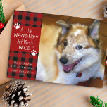 Pet Dog Naughty en Nice Red Black Pset Feestdagenkaart<br><div class="desc">Voeg uw levendige maar schattige hond of puppy foto toe aan deze grappige kerstfeestkaart met het grappige gezegde A WEINIG NAUGHTY MAAR MEEST NICE geaccentueerd door hondenpoetafdrukken, rode en zwarte buffelvlecht en uw aangepaste groet (de shows PRETTIGE FEESTDAGEN). BIJSTAND: Voor hulp bij ontwerpwijziging of personalisatie, kleurverandering, het formaat wijzigen, het...</div>