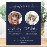 Pet Dog Wedding Signature Drink Foto Navy Blue Poster<br><div class="desc">De Drinken van de handtekening! Eenvoudig maar elegant kalligrafie, dit teken van de handtekeningsbar kenmerkt twee cocktails "de Bride" en "de Groom", gepersonaliseerd met uw drinken van keus. Pas dit elegante trouwbord aan met uw favoriete huisfoto, hondenfoto, foto's van het verloving of koppels foto's, namen en handtekening drinken! U kunt...</div>