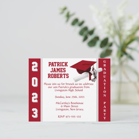 Pet en diplomaat Varsity Red & Grey Afstuderen Kaart (Staand voorkant)