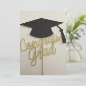 Pet en felicitaties voor afstudeerder op uitnodigi kaart (Staand voorkant)