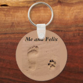 Pet en voetafdruk in de zand sleutelhanger (Voorkant)