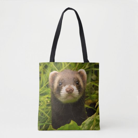 Pet Ferret in de gras Tote Bag (Voorkant)