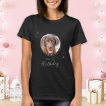 Pet Foto Silver Stars Dog Birthday Personated T-shirt<br><div class="desc">Puppy Pawty. Voeg de afsluitende aanraking toe aan uw puppy of uw verjaardag met deze elegante gouden, op maat gemaakte huisfoto's en glitter sterren feestelijke shirten. Voeg de favoriete foto van je pop toe en personaliseer je met naam, verjaardag! Zie Puppy Dog het verjaardagscollectie voor de passende verjaardagsuitnodigingen, partijdecor, gunsten,...</div>