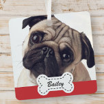 Pet Foto's op Schattige hondenbot Voeg naam toe Metalen Ornament<br><div class="desc">Voeg huisnaam in playful manuscripttypografie op een eenvoudig bord van de de naamnaam van de hondenbotten toe. Voeg aangepaste petfoto toe.</div>