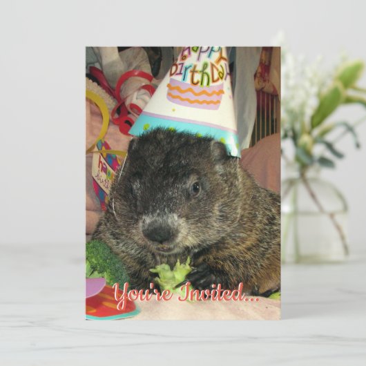Pet Groundhog Moses Verjaardagsuitnodiging Kaart (Staand voorkant)