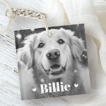 Pet hond kat naam harten twee foto's sleutelhanger<br><div class="desc">Foto sleutelhanger met uw aangepaste huisdier foto met de naam van het huisdier als een witte tekst overlay geflankeerd door twee harten.</div>