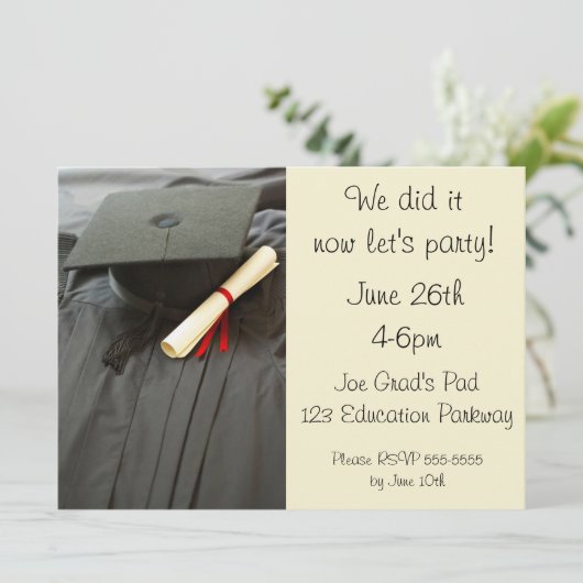 Pet, jurk, diploma afstudeerfeest uitnodigingen (Staand voorkant)