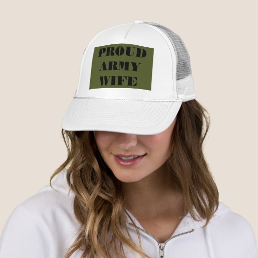 Pet Legervrouw Proud (In situ)