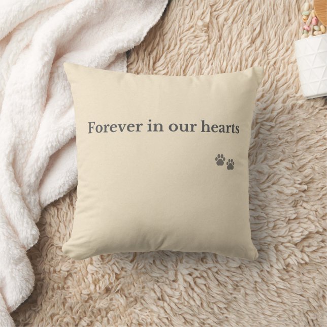 Pet Memorial Throw Pillow – Forever in Our Hearts Kussen (Deken)