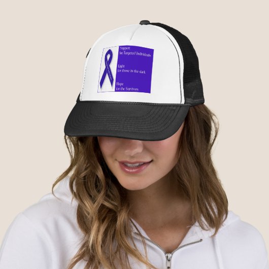 Pet met een basisbal en een Logo met een Indigolin (In situ)