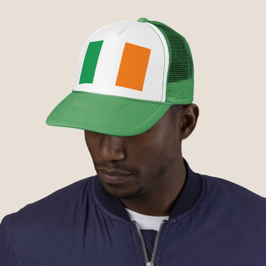 Pet met Ierse vlag (In situ)