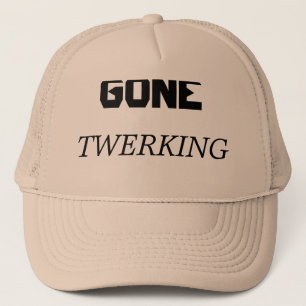 Pet met tekst, "Gone Twerken".