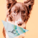 Pet Name Bandana | Geoctrooieerd | Tye Dye | Koel<br><div class="desc">Klein of groot kan dit gezelschapsbandaan worden gebruikt voor honden of katten. Minimaal,  modern en aanpasbaar met de naam OF het monogram van uw huisdier. Alle tekst kan worden aangepast ↣ klik op de knop 'Personaliseren'.</div>