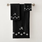 Pet Paws & Monogram on Black Bad Handdoek (Insitu)