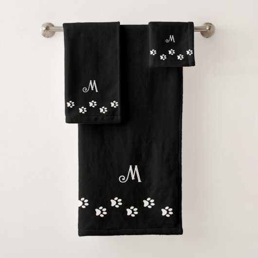 Pet Paws & Monogram on Black Bad Handdoek (Insitu)