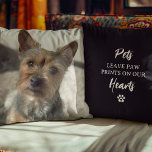 Pet Photo Pillow | Afdrukverdeling Paw Kussen<br><div class="desc">Een lofzang met een foto van je geliefde huisdier aan de ene kant met de tekst "Dieten laten pootafdrukken op ons hart" aan de andere kant.</div>