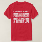 Pet Python Ik werk hard zodat mijn tapijt python k T-shirt (Design voorkant)