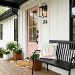 Petal Pink and White Classic Square Monogram Buitenkussen<br><div class="desc">Ontwerp uw eigen douane gooit kussen in om het even welke kleurencombinatie om met uw huisdecor in om het even welke ruimte perfect te coördineren! Gebruik de ontwerphulpmiddelen om de achtergrondkleur en de vierkante grenskleur te veranderen, of voeg uw eigen tekst toe om een naam, een monogram initiaal of een...</div>