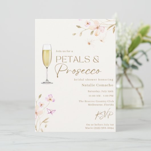 Petals en Prosecco Elegant Vrijgezellenfeest Party Kaart (Staand voorkant)