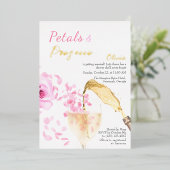 Petals en Prosecco Roze Bruidsdouche Uitnodiging (Staand Voorkant)