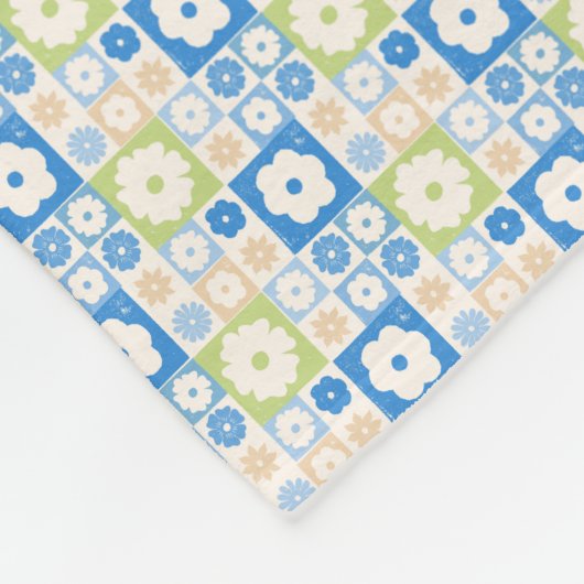 Petals In Silence 10. Floral pattern.  Fleece Deken (Hoek)