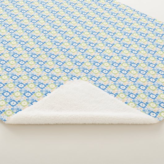 Petals In Silence 10. Floral pattern.  Sherpa Deken (3/4)