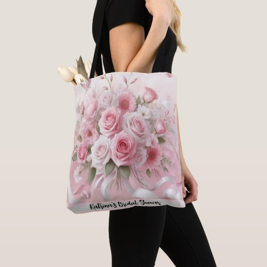 Petals & Promises: Een rozeachtig Rozen Vrijgezell Tote Bag (Dichtbij)