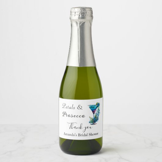 Petals & Prosecco Blauwe Bloem Bruidsmeisje Shower Sparkling Wijnetiket (Voorkant)