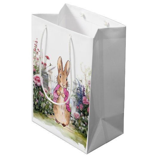 Peter de Konijn Roze Jas in zijn Tuin Medium Cadeauzakje (Achterkant Gekanteld)