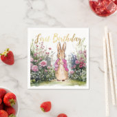 Peter de Konijn Roze Jas in zijn tuin Servet (Insitu)