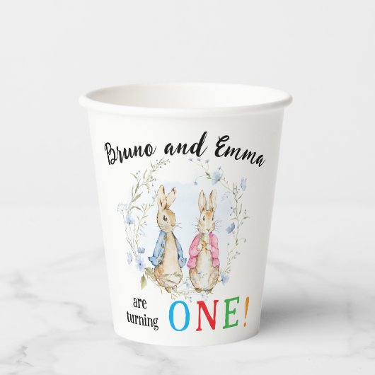 Peter en Flopsy draaien een papieren beker (Voorkant)