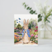 Peter het konijn in de tuin met blauwe vlinders briefkaart (Staand voorkant)