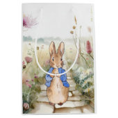 Peter het Konijn met veld van wilde bloemen Medium Cadeauzakje (Voorkant)