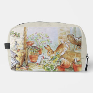 Peter het konijn tuimelt in tuinhuisje toilettasje