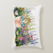 Peter het konijn zittend in een pot accent kussen (Voorkant(Verticaal))