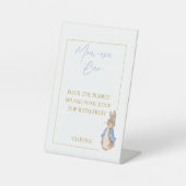 Peter konijn babyshower reclamebord met voetstuk (Voorkant)