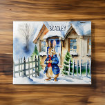 Peter konijn winter kerstcadeaus aangepaste naam legpuzzel<br><div class="desc">Peter konijn winter thema kerstcadeau voor kinderen gepersonaliseerde naam puzzel,  een schattig konijn in een blauw jasje in de voorkant van besneeuwde winter huisje mooie kerstcadeaus voor kinderen</div>