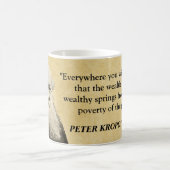 Peter Kropotkin Quote Poor en Wealthy Koffiemok (Center)