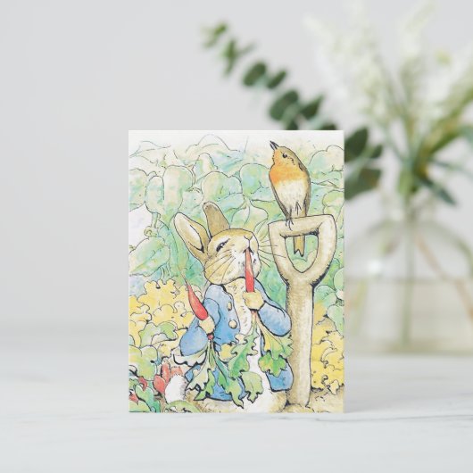 "Peter Rabbit Eats a Carrot" door Beatrix Potter Briefkaart (Staand voorkant)