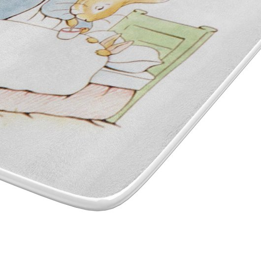 Peter Rabbit in Bed (Fed by his Moeder) Snijplank (Hoek)