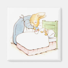 Peter Rabbit in bed (gevoerd door zijn moeder) Magneet