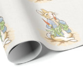 Peter the Rabbit Eating a Carrot Beige Linen Cadeaupapier (Rol Hoek)