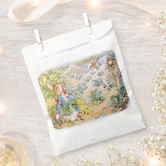 Peter the Rabbit Eating Carrots Bedankzakje (Geknipt)