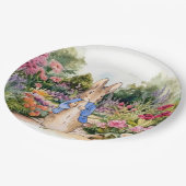 Peter the Rabbit in zijn tuin Papieren Bordje (Gekanteld)