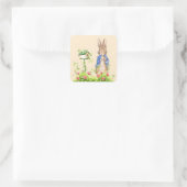 Peter the Rabbit in Zijne Garden Vierkante Sticker (Tas)